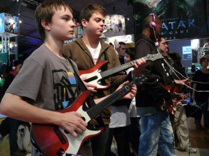 Le public appréciait visiblement Guitar Hero 5 au Micromania Game Show 2009