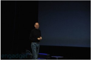 Steve Jobs monte sur la scène