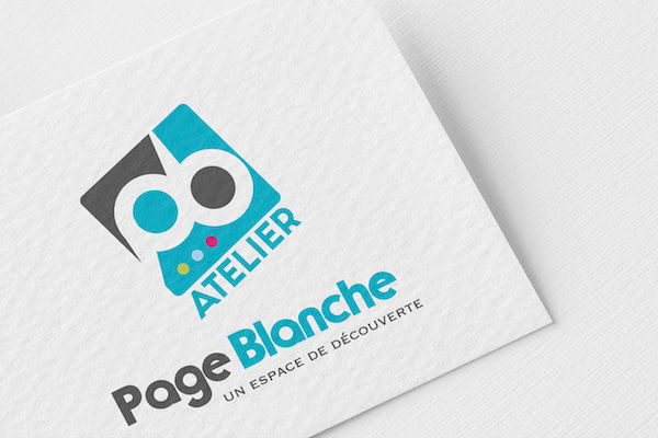 Logo coloré page blanche