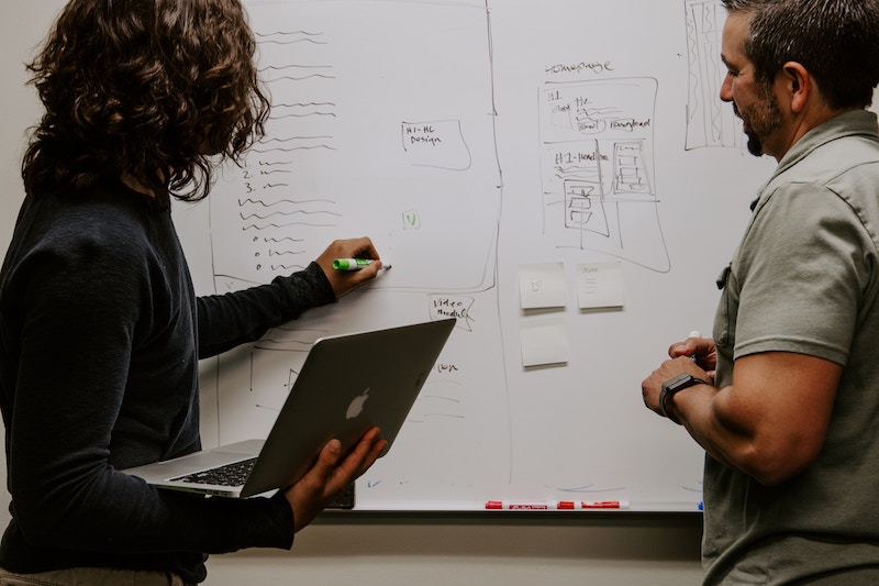 Réunion développeur web designer