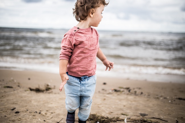 histoire d'une enfant sur la plage storytelling