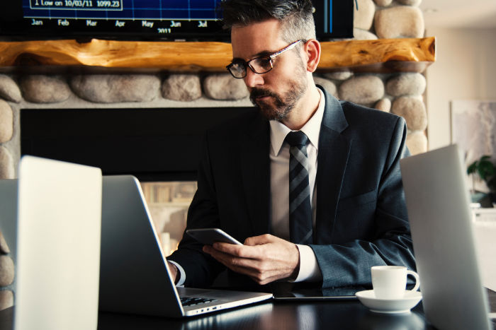 atteindre les prescripteurs et décisionnaires par email